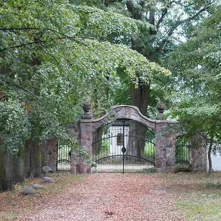 Landhuis Dom Lowczego Gnoyna Park