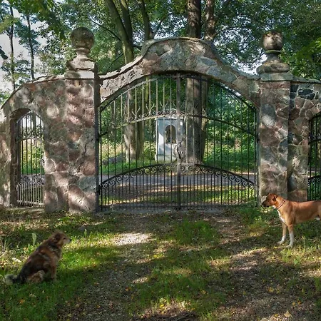 Dom Lowczego Gnoyna Park Casa di campagna *
