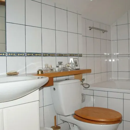 Dom Lowczego Gnoyna Park Casa di campagna *