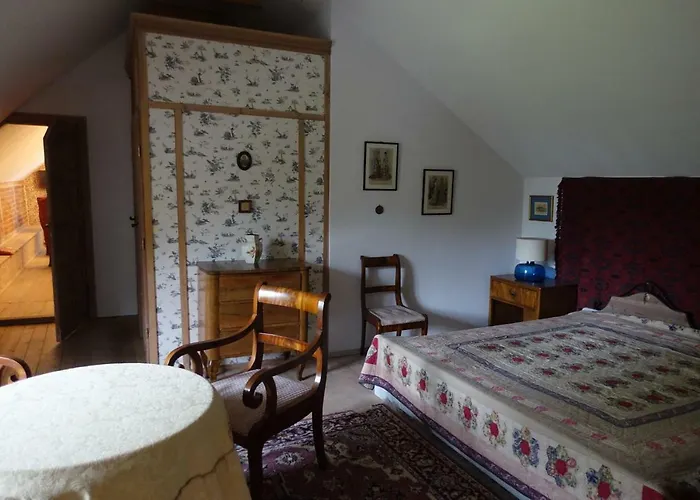 Dom Lowczego Gnoyna Park カントリーハウス