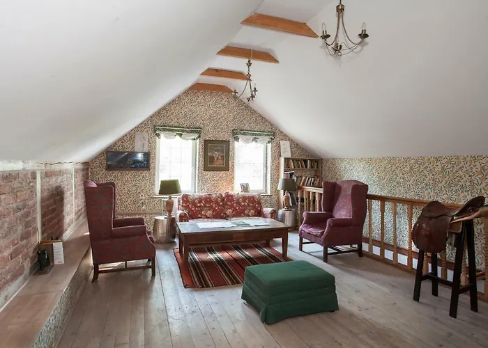 Dom Lowczego Gnoyna Park カントリーハウス