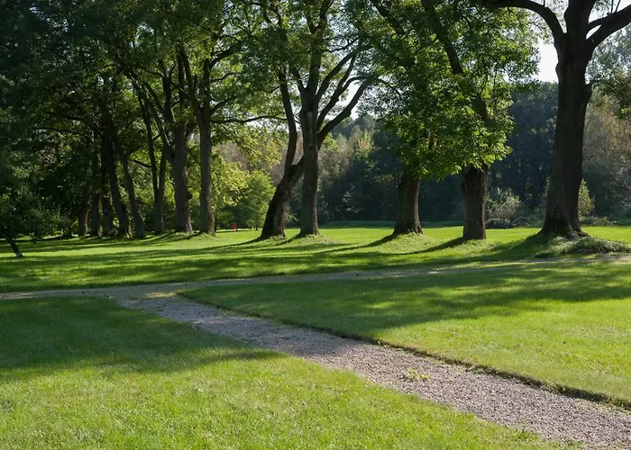 Dom Lowczego Gnoyna Park カントリーハウス ラジェヨビツェ