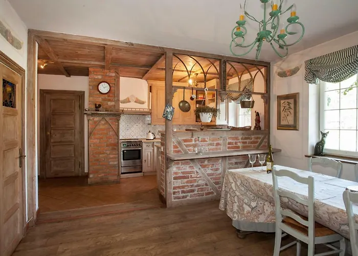 Dom Lowczego Gnoyna Park カントリーハウス ラジェヨビツェ