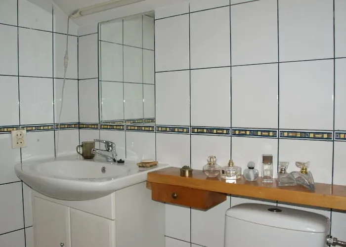 Dom Lowczego Gnoyna Park カントリーハウス